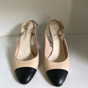Vintage Chanel cap-toe leather heels - beige/black